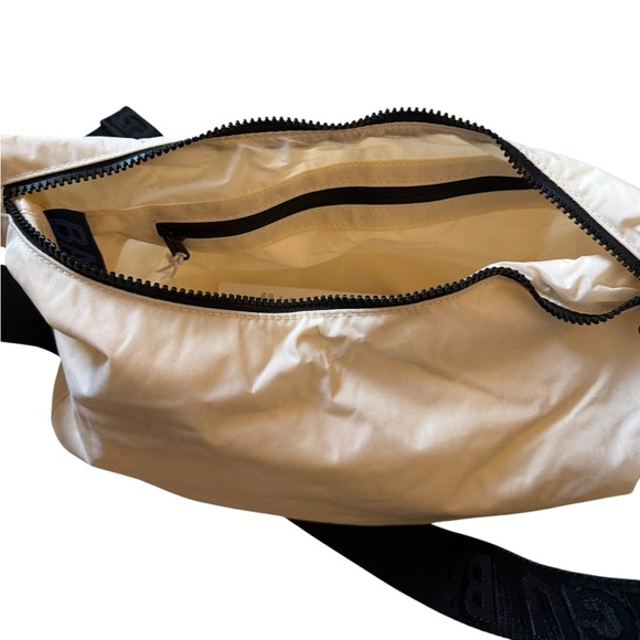 Baggu Medium Crescent Bag in Ivory - Picture 6 of 8